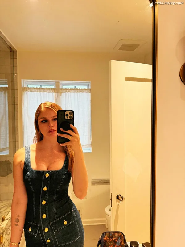 Erin Moriarty photo 4 of 978