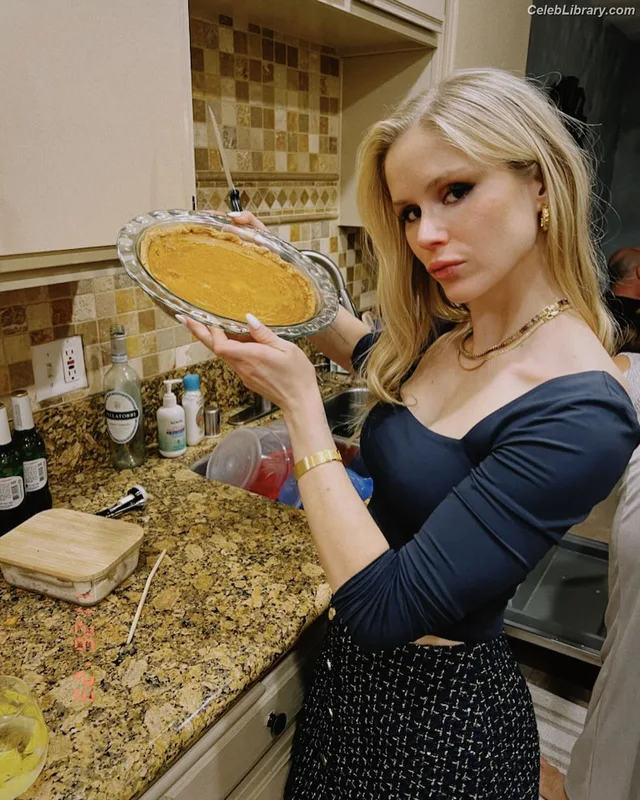 Erin Moriarty photo 24 of 978
