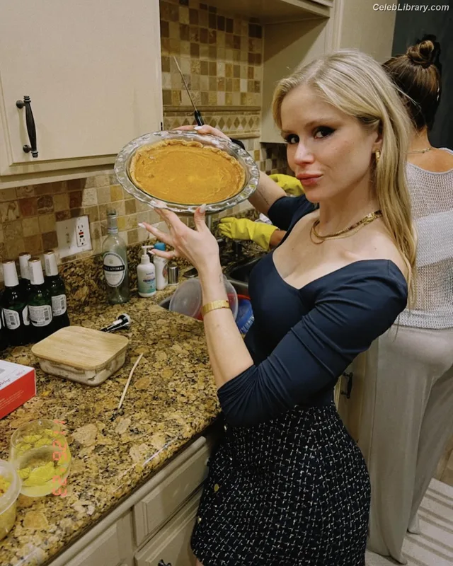 Erin Moriarty photo 1 of 978