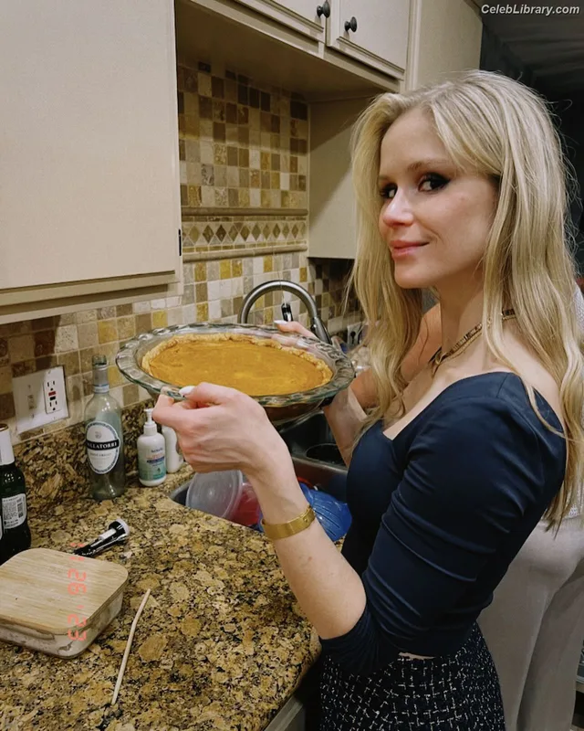 Erin Moriarty photo 2 of 978