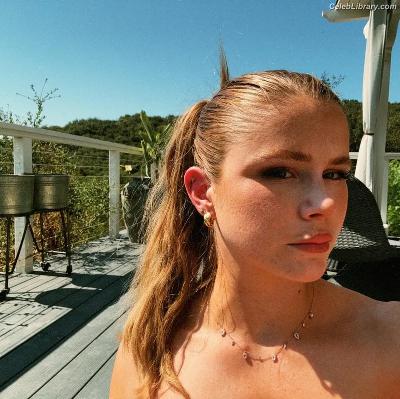 Erin Moriarty photo 20 of 978