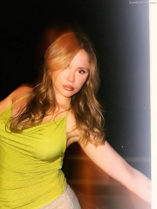 Erin Moriarty photo 18 of 978
