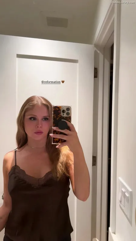 Erin Moriarty photo 17 of 978