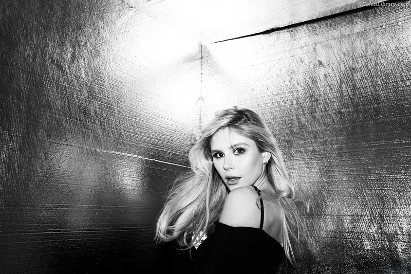 Erin Moriarty photo 8 of 978