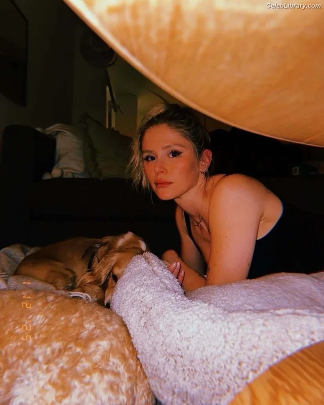 Erin Moriarty photo 10 of 978