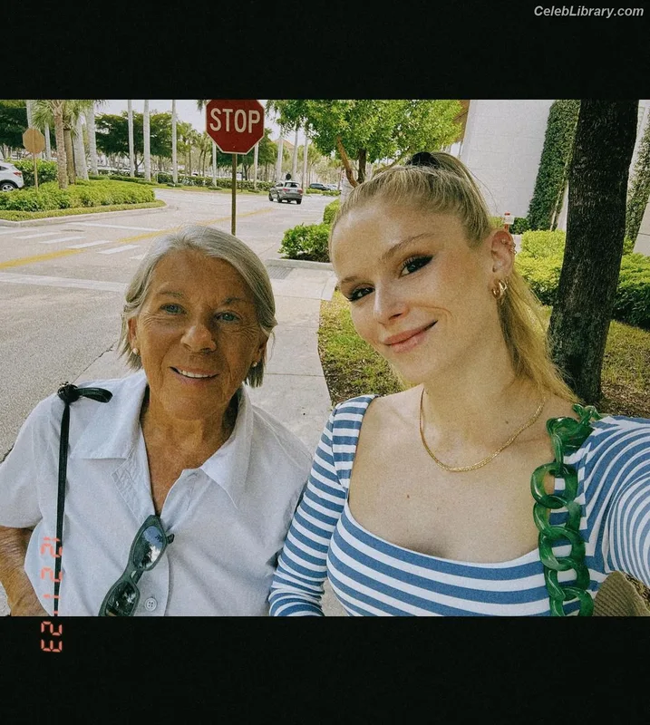 Erin Moriarty photo 13 of 978