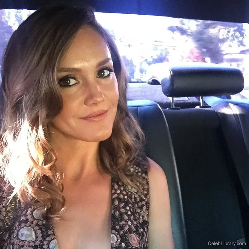 Erinn Hayes photo 2 of 42