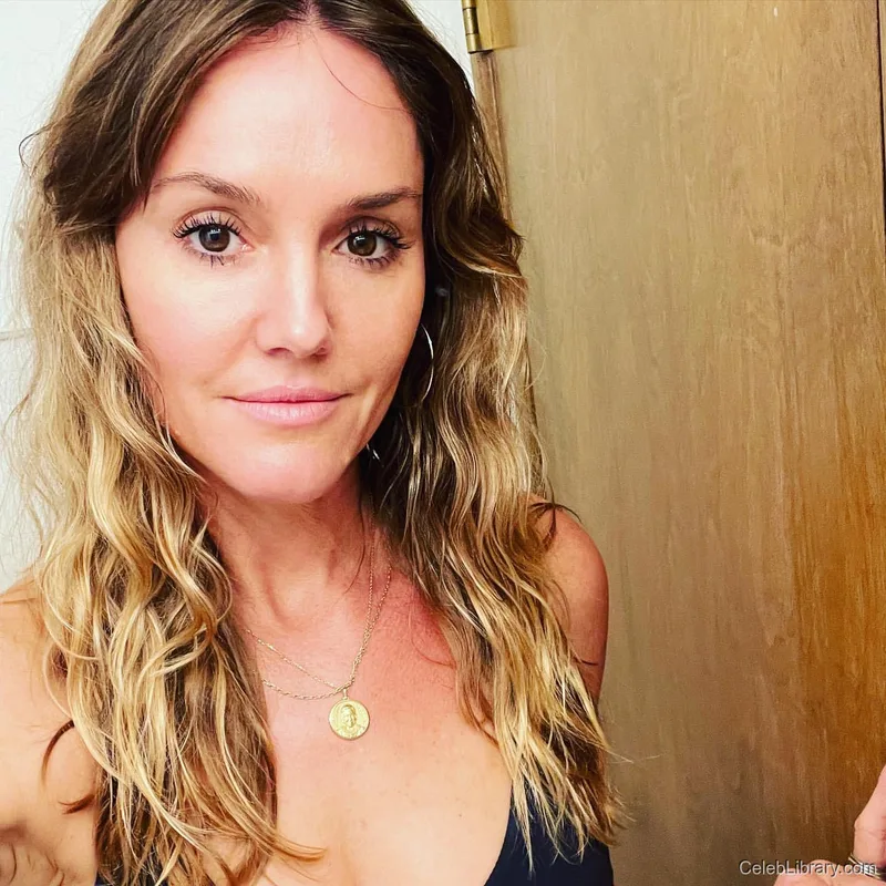 Erinn Hayes photo 13 of 42