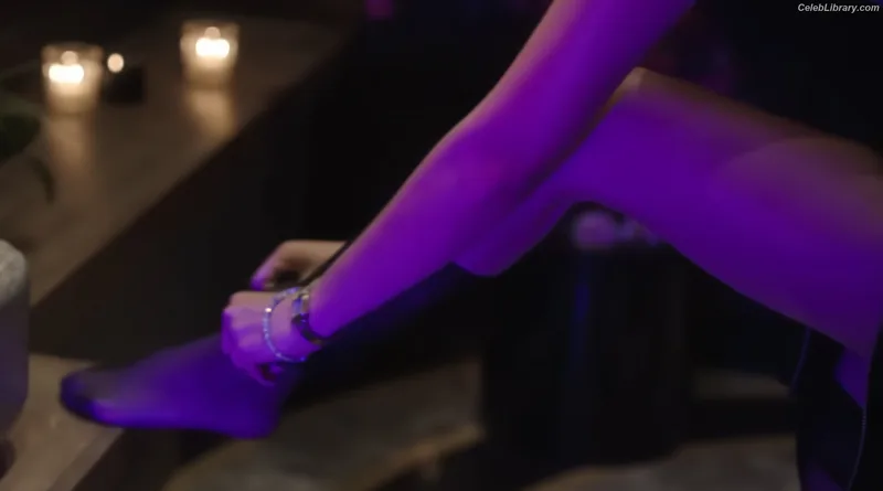 Esra Bilgiç photo 11 of 45
