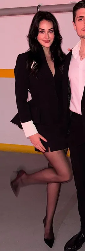 Esra Bilgiç photo 14 of 45