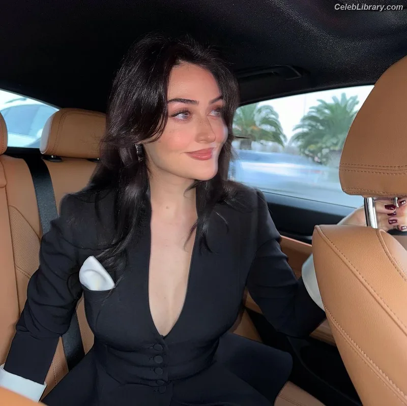 Esra Bilgiç photo 21 of 45