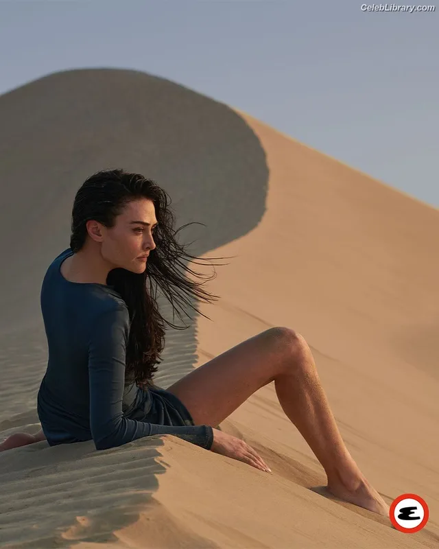 Esra Bilgiç photo 10 of 45