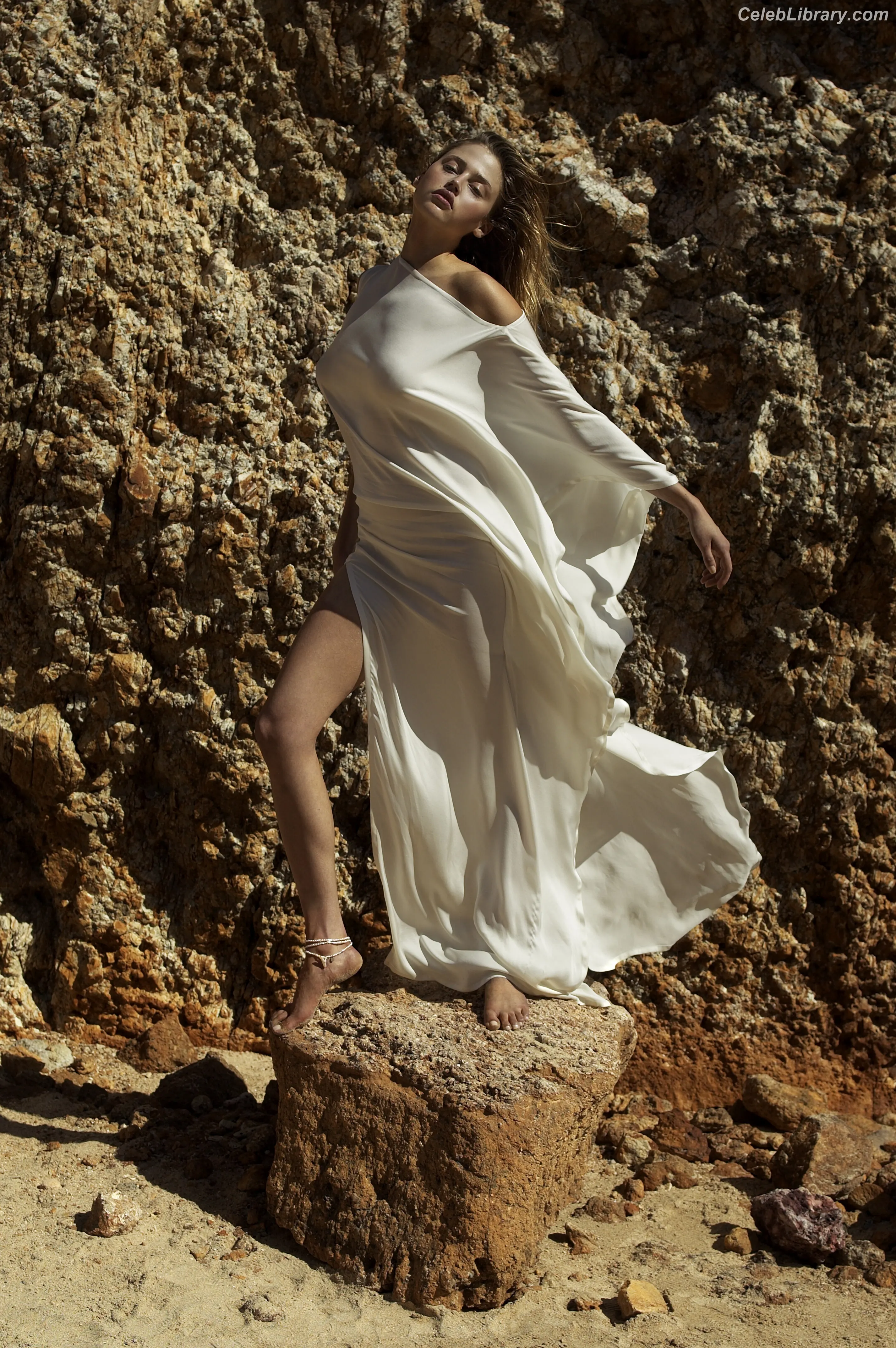 Estella Warren photo 21 of 146