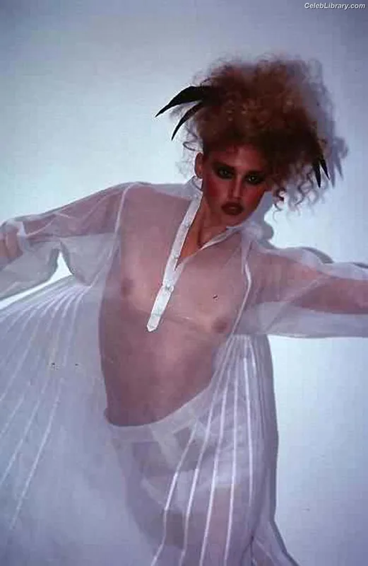 Estella Warren photo 17 of 145
