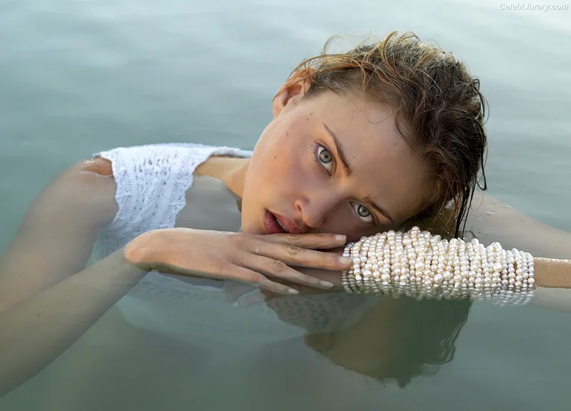 Estella Warren photo 21 of 145