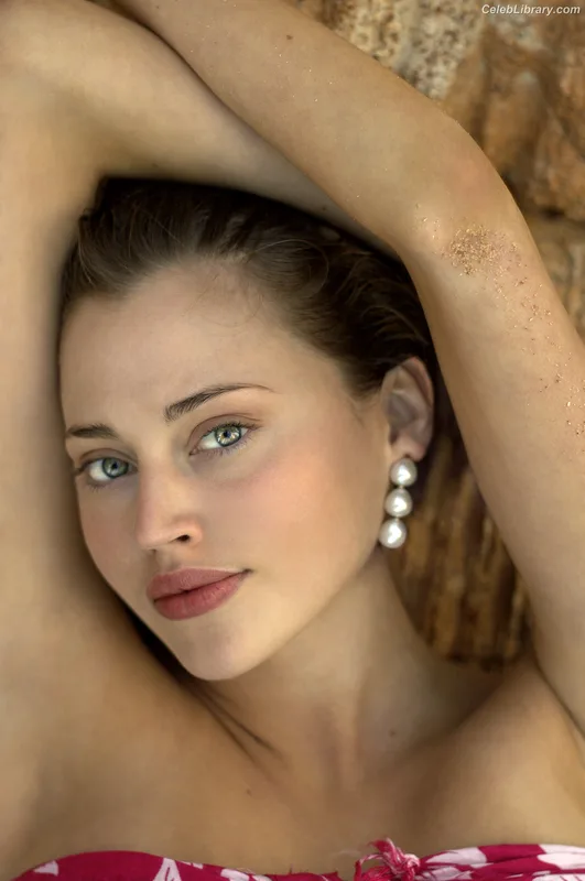 Estella Warren photo 7 of 145
