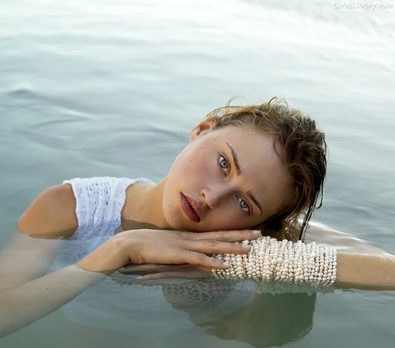 Estella Warren photo 10 of 145