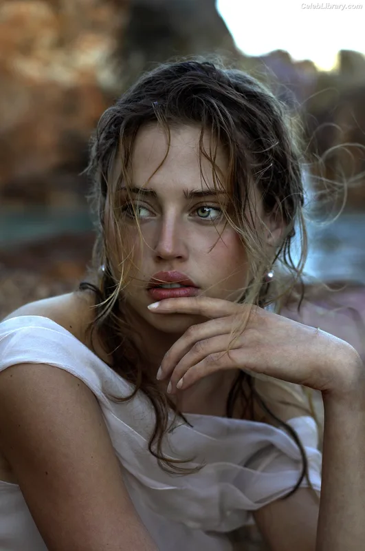 Estella Warren photo 11 of 145