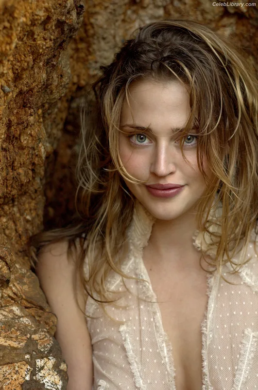 Estella Warren photo 12 of 145