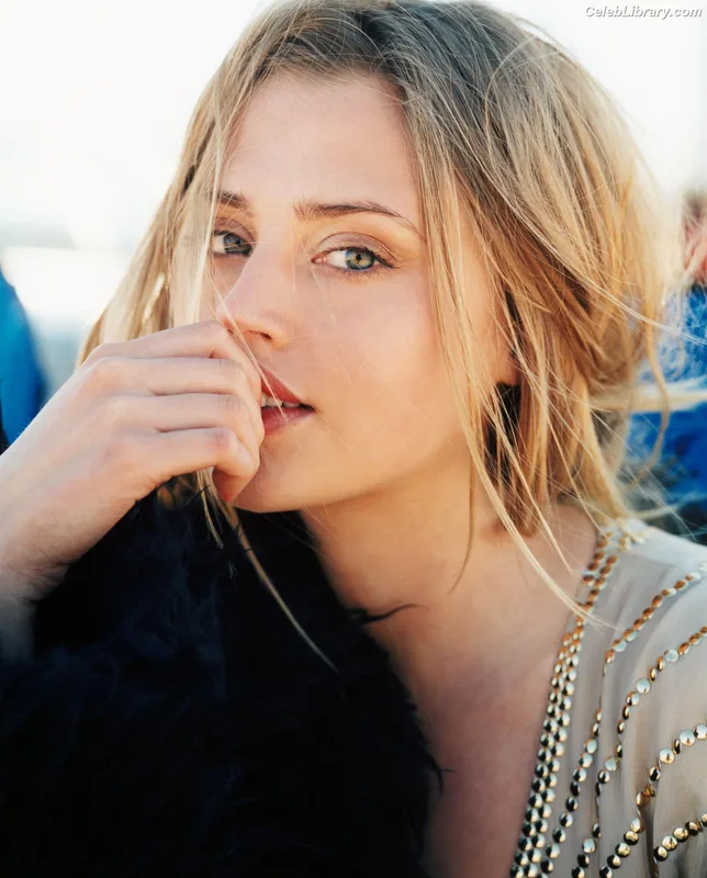 Estella Warren photo 16 of 145