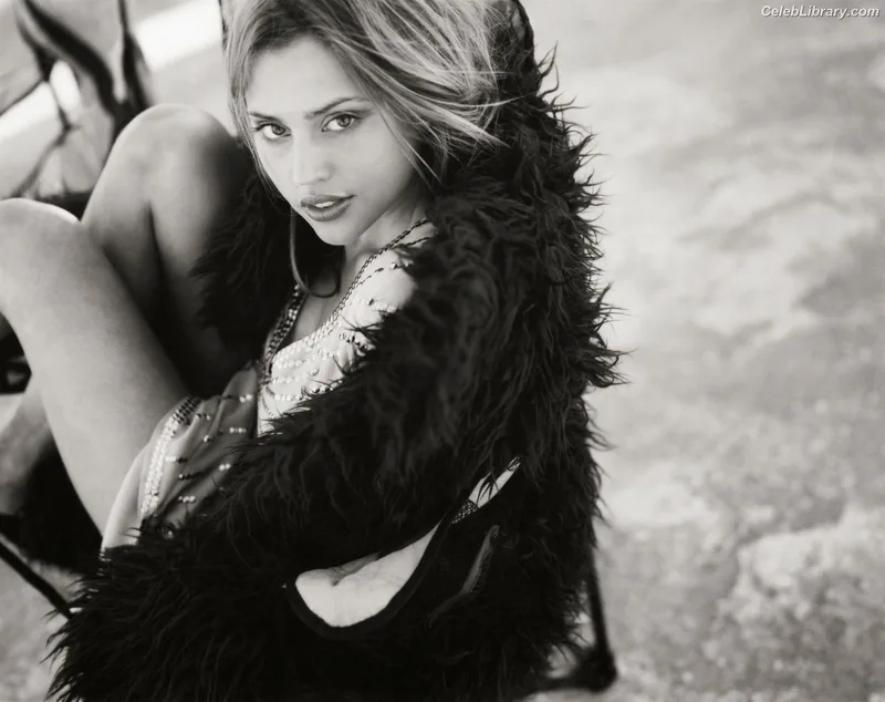 Estella Warren photo 14 of 145