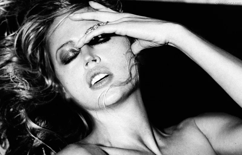 Estella Warren photo 10 of 145