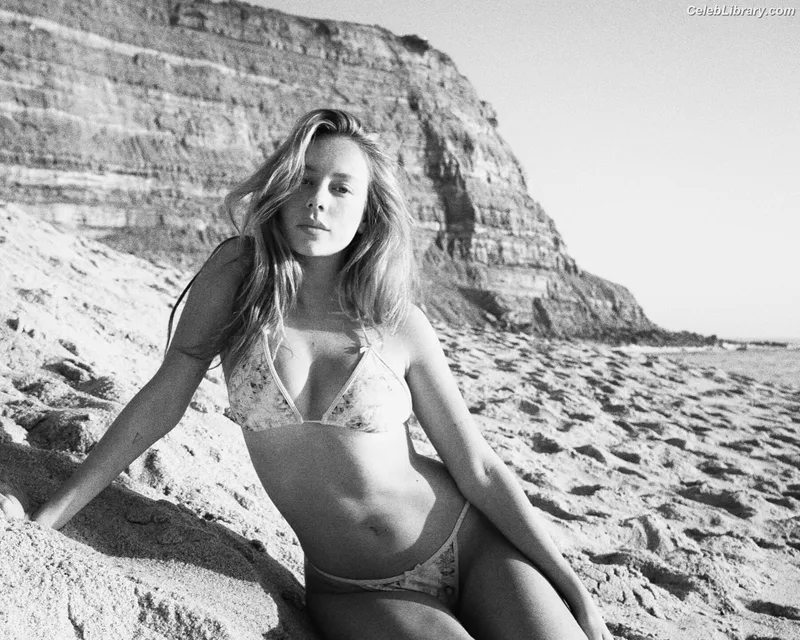 Ester Exposito photo 10 of 556