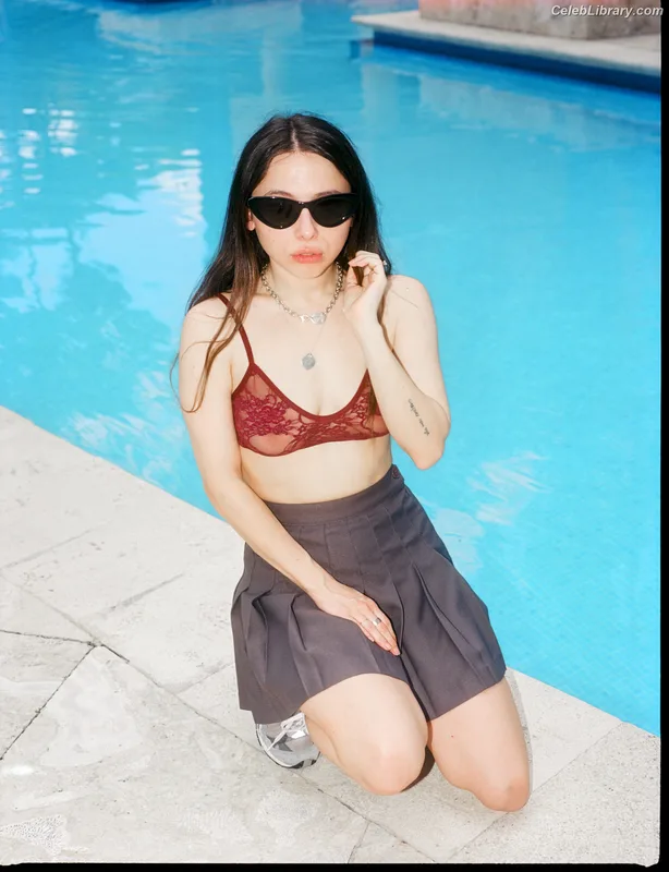 Esther Povitsky photo 21 of 179