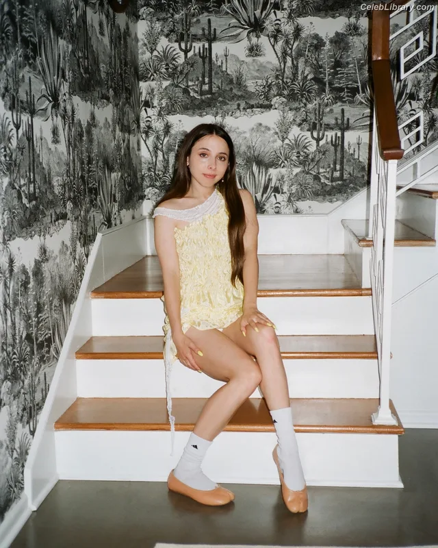 Esther Povitsky photo 21 of 179