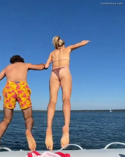 Eugenie Bouchard photo 7 of 440