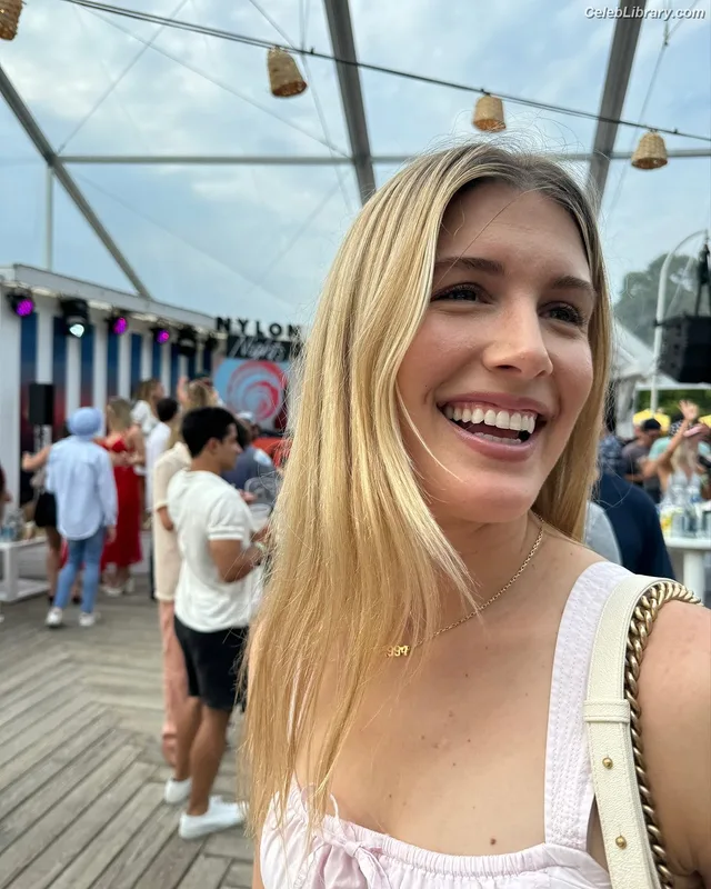 Eugenie Bouchard photo 8 of 440