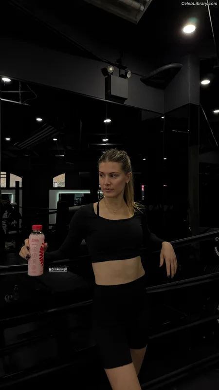 Eugenie Bouchard photo 18 of 440