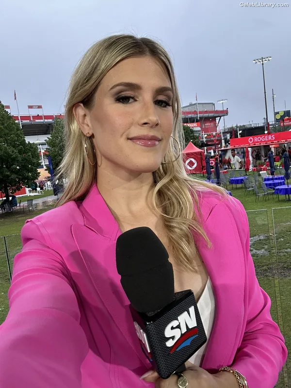 Eugenie Bouchard photo 21 of 440