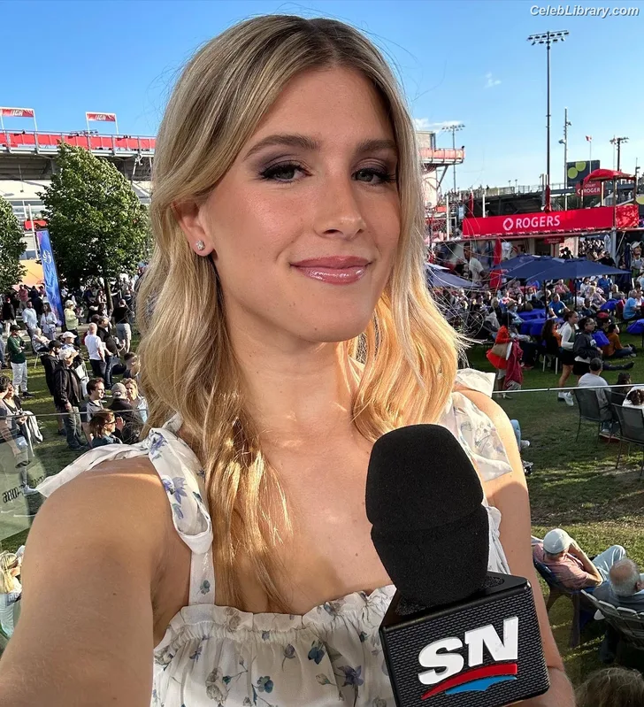 Eugenie Bouchard photo 22 of 440