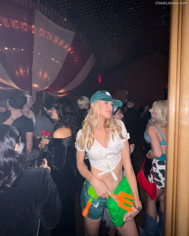 Eugenie Bouchard photo 1 of 440