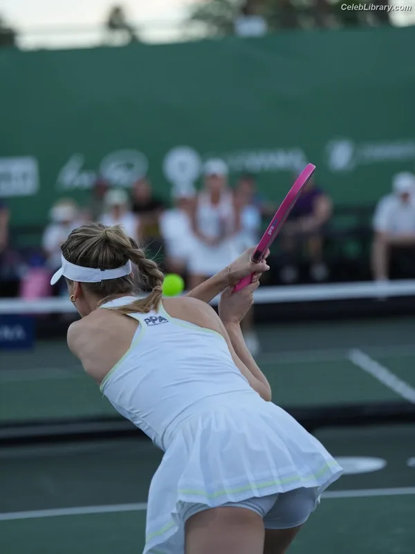 Eugenie Bouchard photo 8 of 440