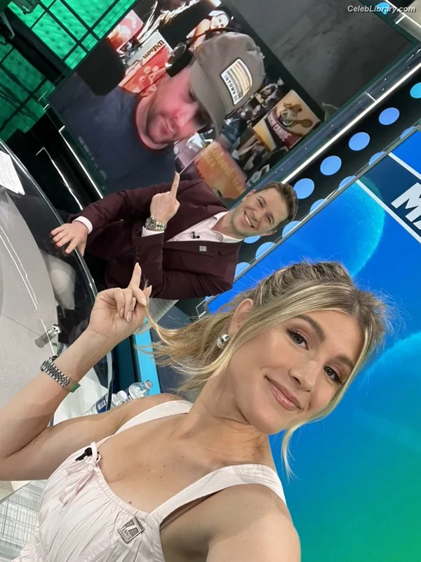 Eugenie Bouchard photo 22 of 440