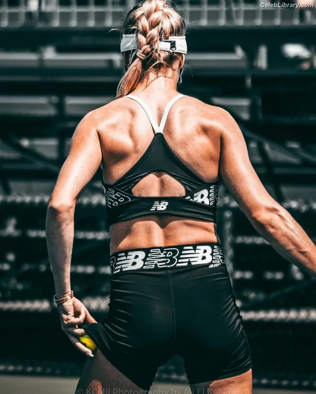 Eugenie Bouchard photo 11 of 440