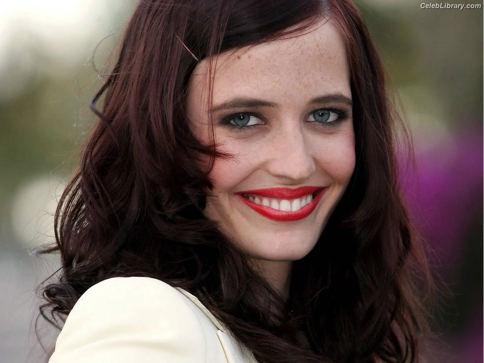 Eva Green photo 23 of 371
