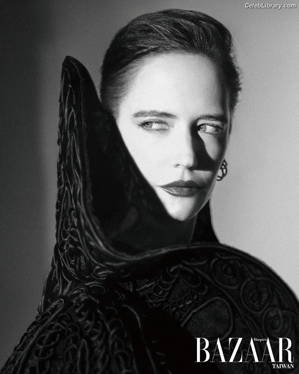 Eva Green photo 13 of 371