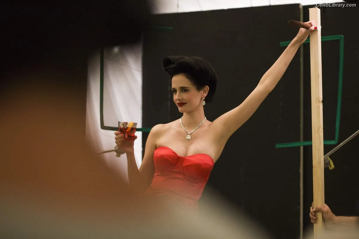 Eva Green photo 9 of 371