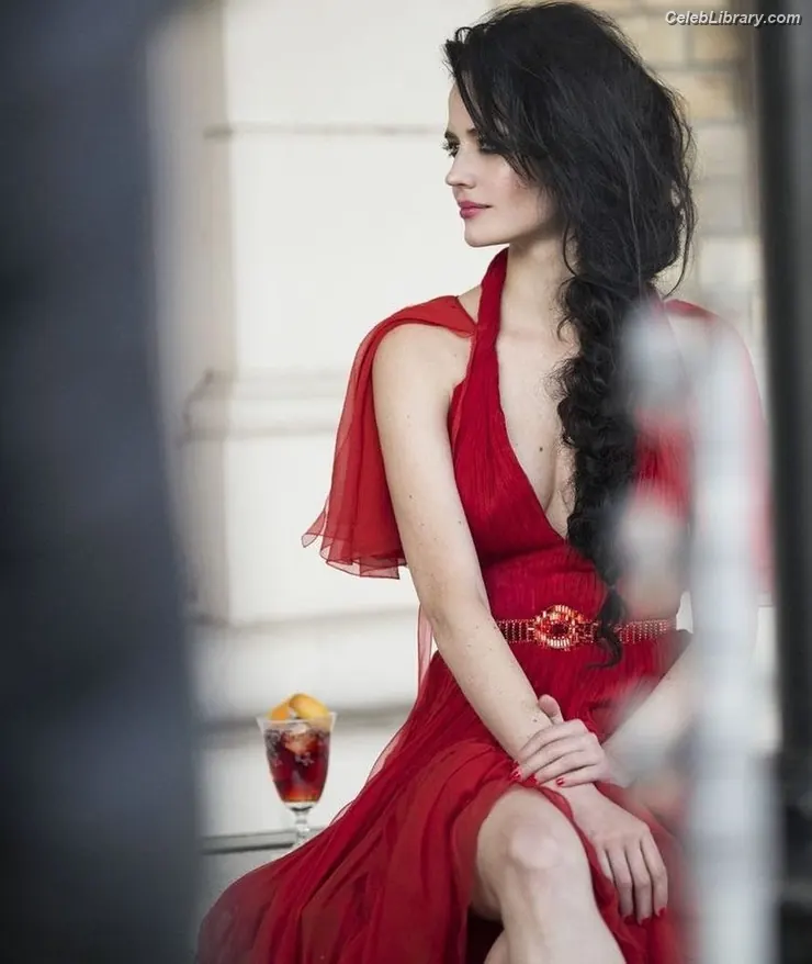 Eva Green photo 11 of 371