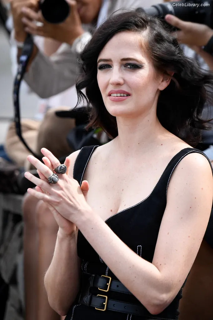Eva Green photo 24 of 371