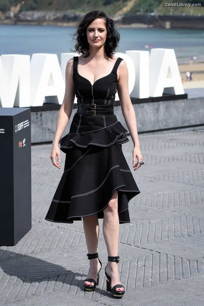 Eva Green photo 7 of 371