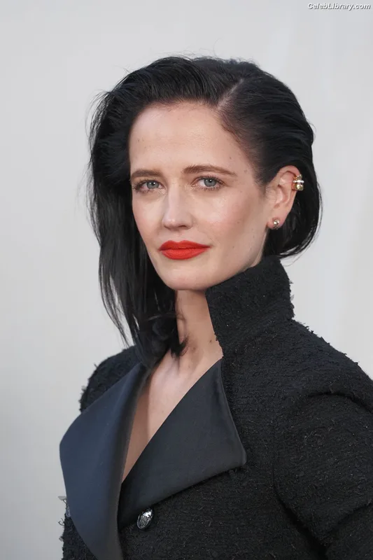 Eva Green photo 13 of 372