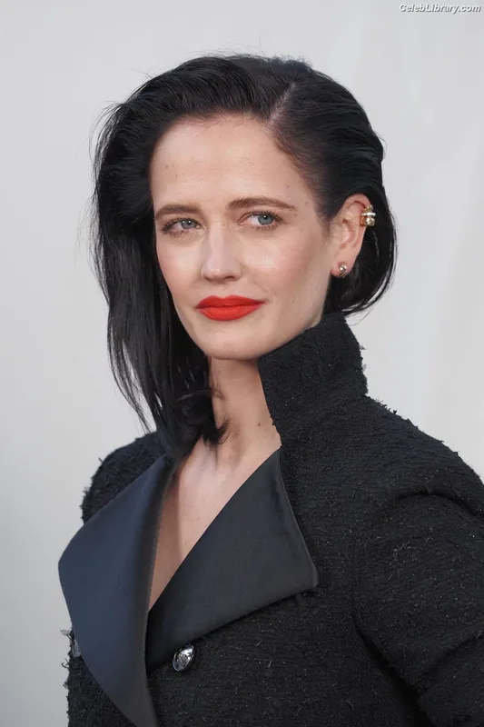 Eva Green photo 14 of 372