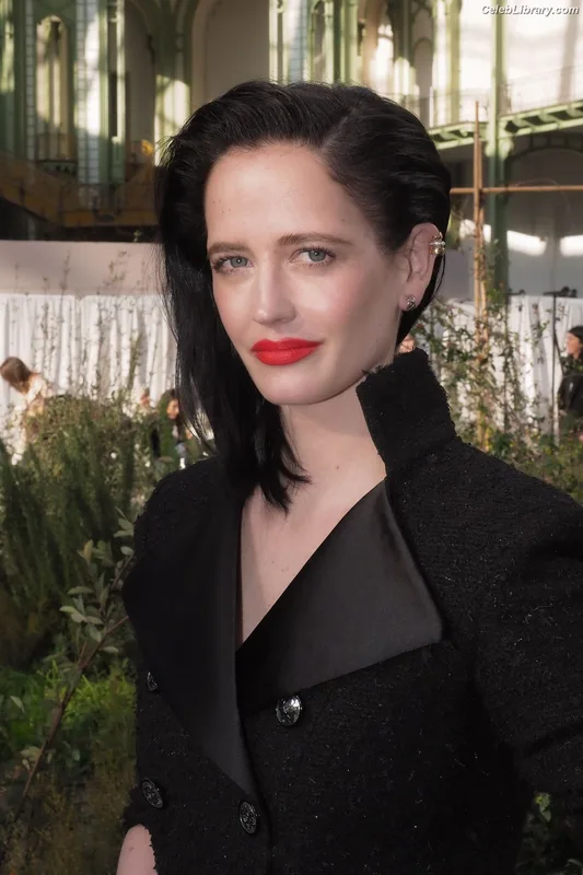 Eva Green photo 15 of 372
