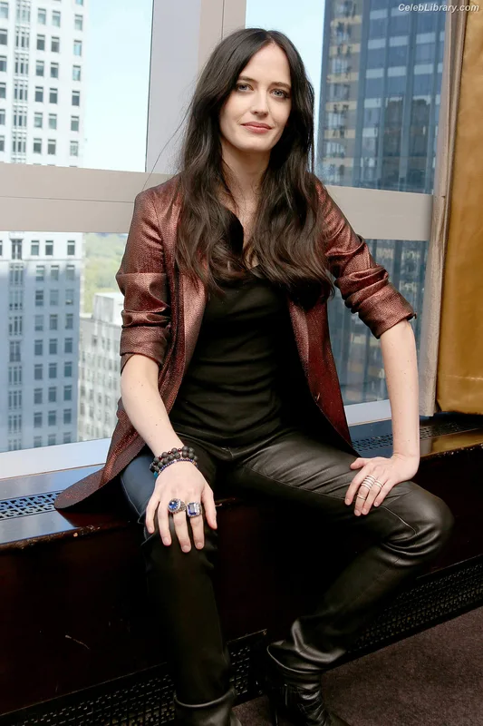Eva Green photo 8 of 372