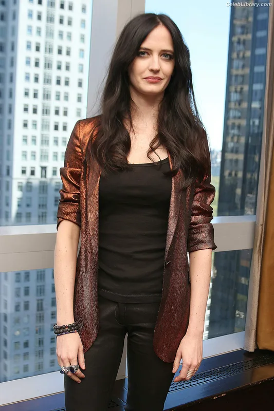 Eva Green photo 10 of 372
