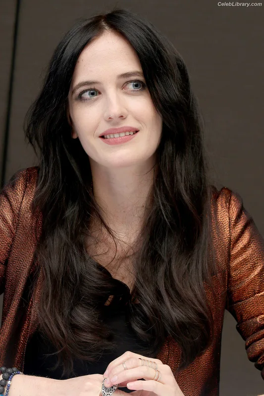 Eva Green photo 15 of 372
